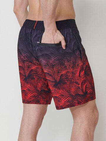Pantaloncini da bagno di KOROSHI in rosso
