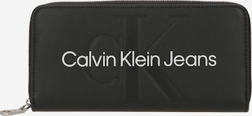 Calvin Klein Jeans Wallet in Black: front