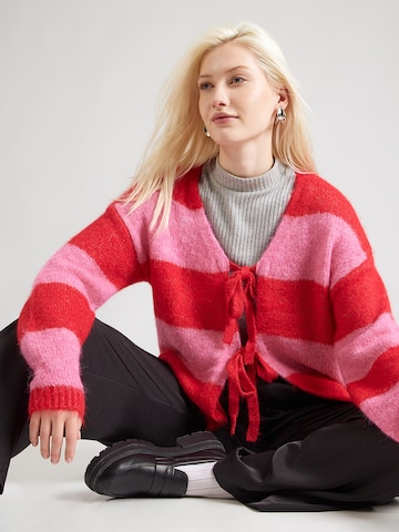 PIECES Neuletakki 'PCRASMINE' värissä punainen: etupuoli