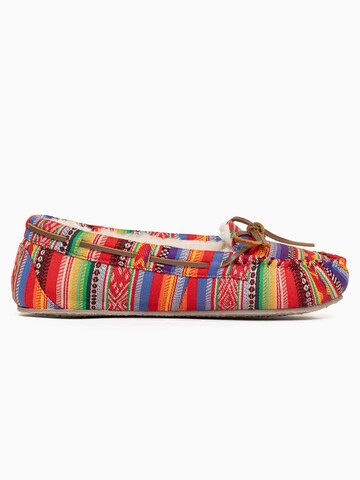 Minnetonka Sisäkengät 'Cally' värissä monivärinen