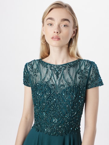 Rochie de seară de la LUXUAR pe verde