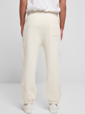 Effilé Pantalon Urban Classics en blanc