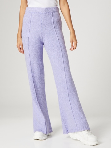 florence by mills exclusive for ABOUT YOU Flared Broek 'Robin' in Lila: voorkant