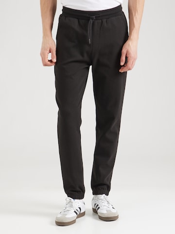 Lyle & Scott Tapered Hose in Schwarz: Vorderseite