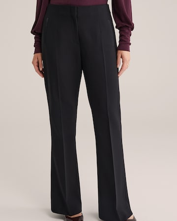 Flared Pantaloni con piega frontale di WE Fashion in nero: frontale