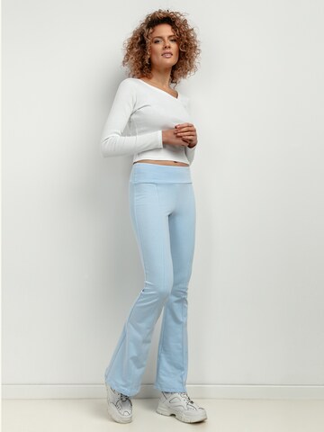 TESSITA Flared Hose in Blau