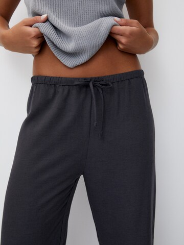 Pull&Bear Szeroka nogawka Spodnie w kolorze szary