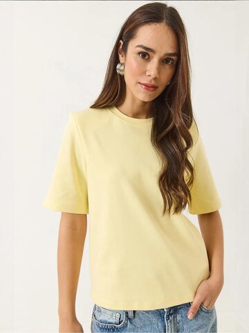 Bianco Lucci - Camisa em amarelo: frente