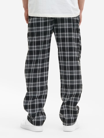 Regular Pantaloni 'Bache' de la LONSDALE pe negru