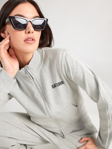 GAP Суичъри с качулка в сиво