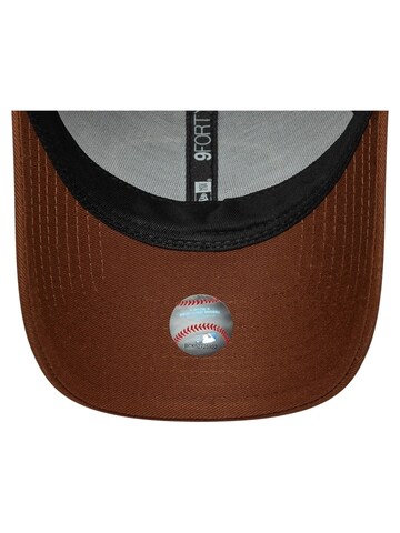 NEW ERA - Gorra en marrón