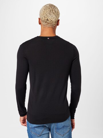 TOMMY HILFIGER Sweater in Black