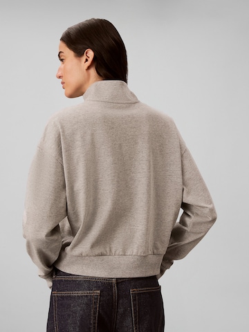 Calvin Klein Sweatshirt in Grey