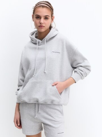 Sweat-shirt Pull&Bear en gris : devant