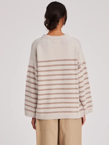 Gai+Lisva Oversized neulepaita 'Barbera' värissä beige