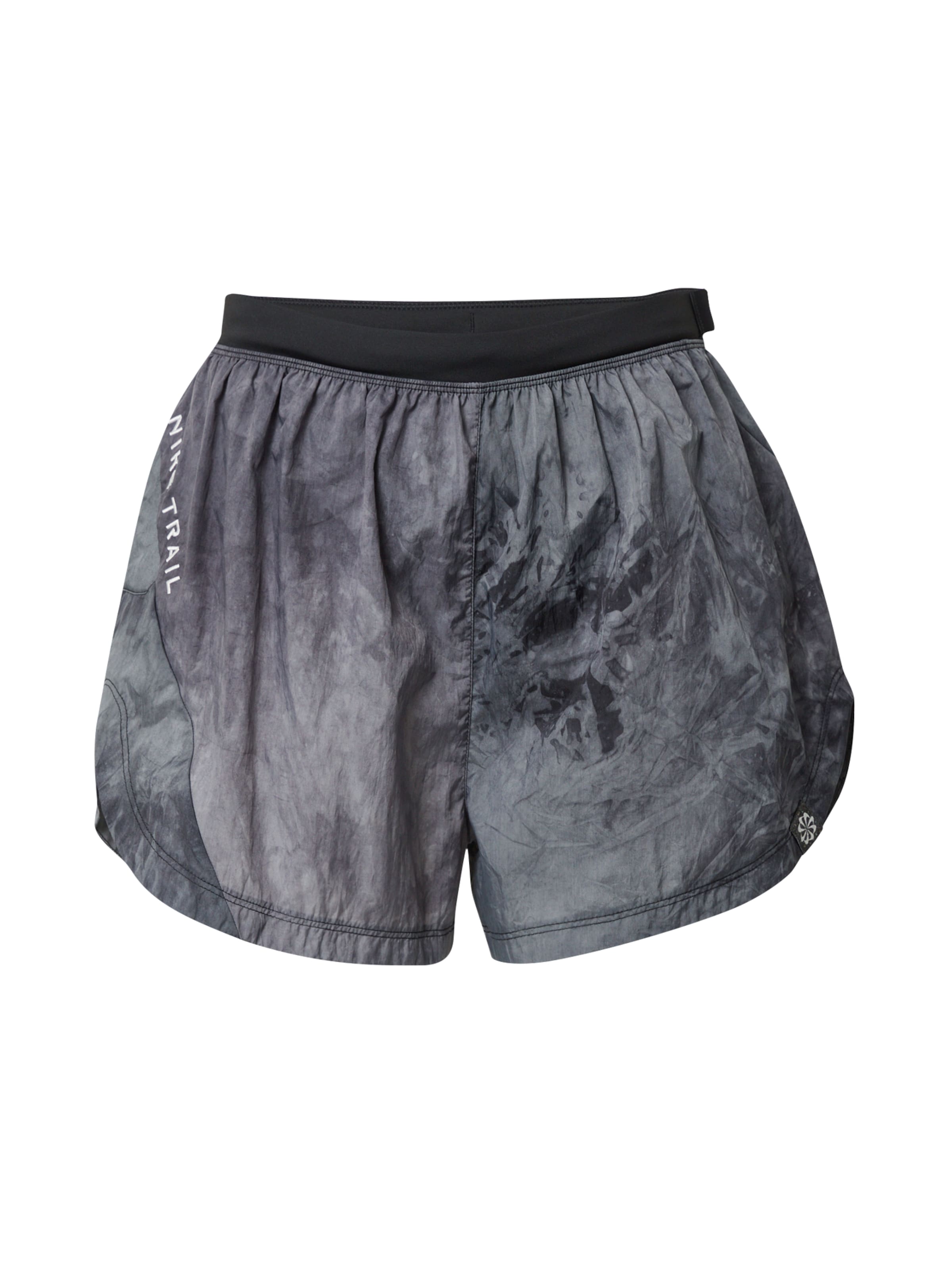 Regular Pantaloni sport de la NIKE pe negru: față