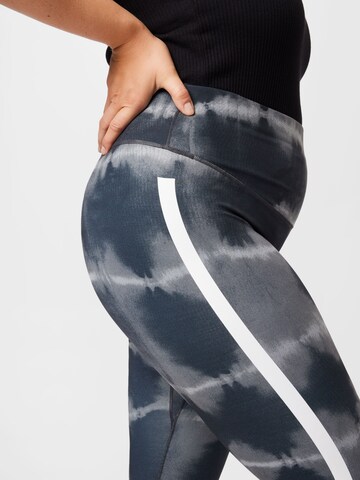 Skinny Pantaloni sportivi di Nike Sportswear in nero