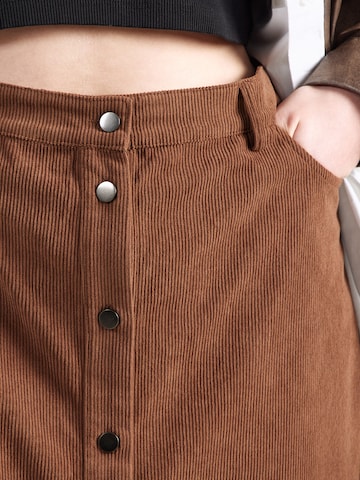 Gonna 'CARMANNI' di ONLY Carmakoma in marrone