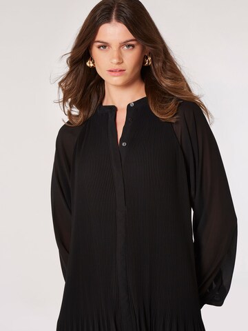 Robe Apricot en noir