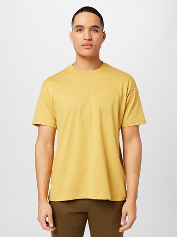 T-Shirt Nike Sportswear en jaune : devant