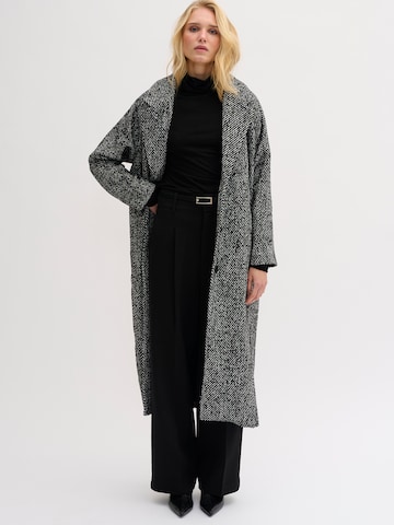 My Essential Wardrobe Välikausitakki 'MaggieMW' värissä musta: etupuoli