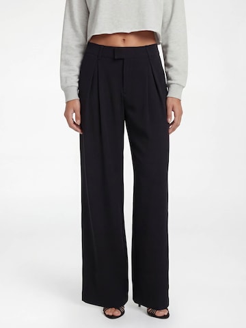 MYLAVIE by Sarah Harrison - Loosefit Pantalón plisado en negro: frente