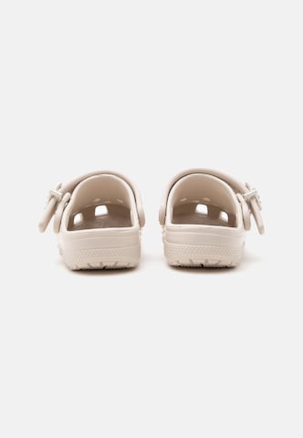 Crocs - Sandalias 'Classic' en marrón