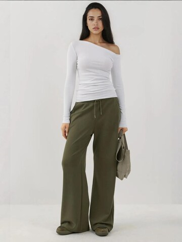 Haut Hiccup en blanc