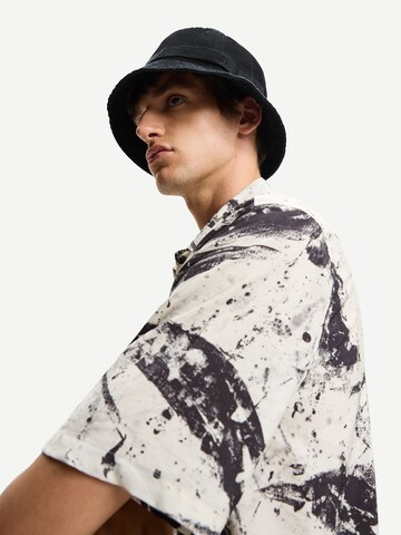 Bershka Hat in Black