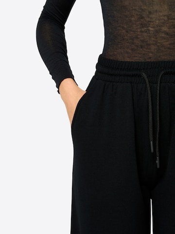 Nur Die Loosefit Sportbroek ' Wide ' in Zwart