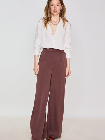 Maison 123 Wide leg Pleat-Front Pants 'Flaubert' in Brown: front