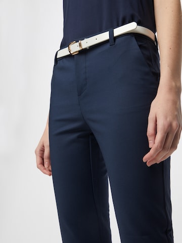 VERO MODA Slimfit Chino nadrág 'Leah' - kék