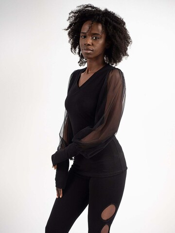 Metamorphoza Shirt in Black: front