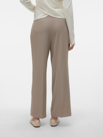 Wide leg Pantaloni con pieghe 'VMKRISTEL' di VERO MODA in grigio