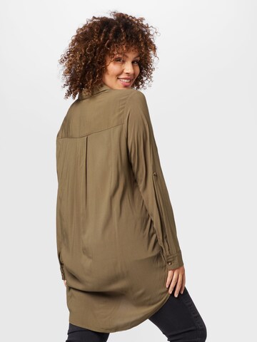 ONLY Carmakoma Blouse in Groen