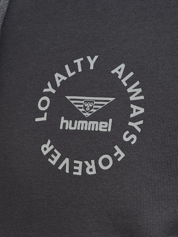 Hummel Sportsweatshirt in Grijs