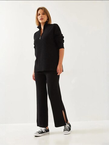 Completo pantalone di Bianco Lucci in nero