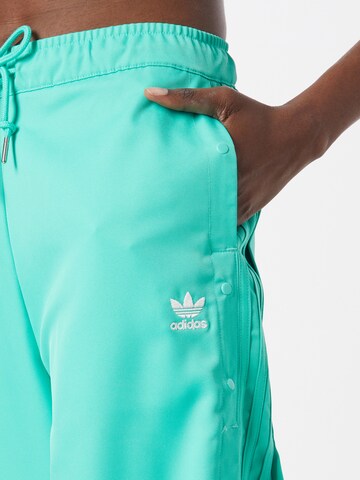 žalia ADIDAS ORIGINALS Laisvas Kelnės