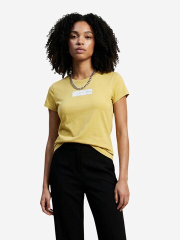 Maglietta 'XW002327 AF10358' di ARMANI EXCHANGE in giallo: frontale