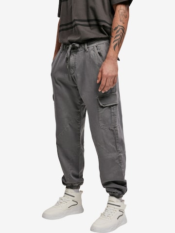 Effilé Pantalon cargo Urban Classics en gris : devant