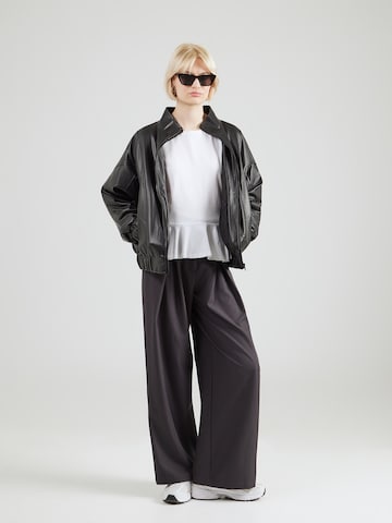 PIECES Paita 'PCDANILLA PEPLUM' värissä valkoinen