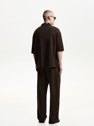 Bershka Loose fit Trousers in Brown