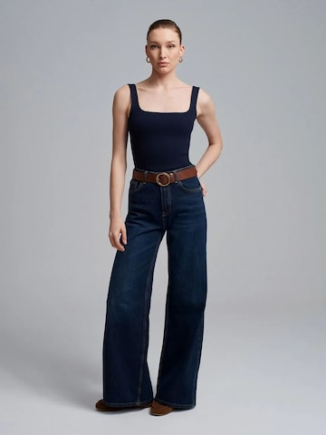 Top di Dilvin in blu
