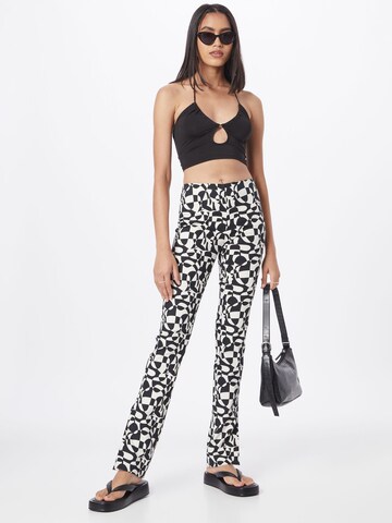 Coupe slim Pantalon Monki en noir