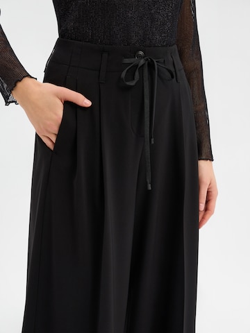 Cambio Wide leg Pleat-Front Pants 'Addison' in Black