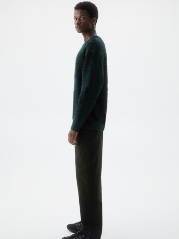 regular Pantaloni con piega frontale di Pull&Bear in verde: frontale