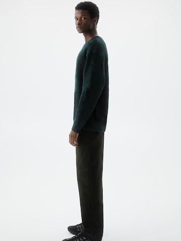 Regular Pantalon à plis Pull&Bear en vert : devant