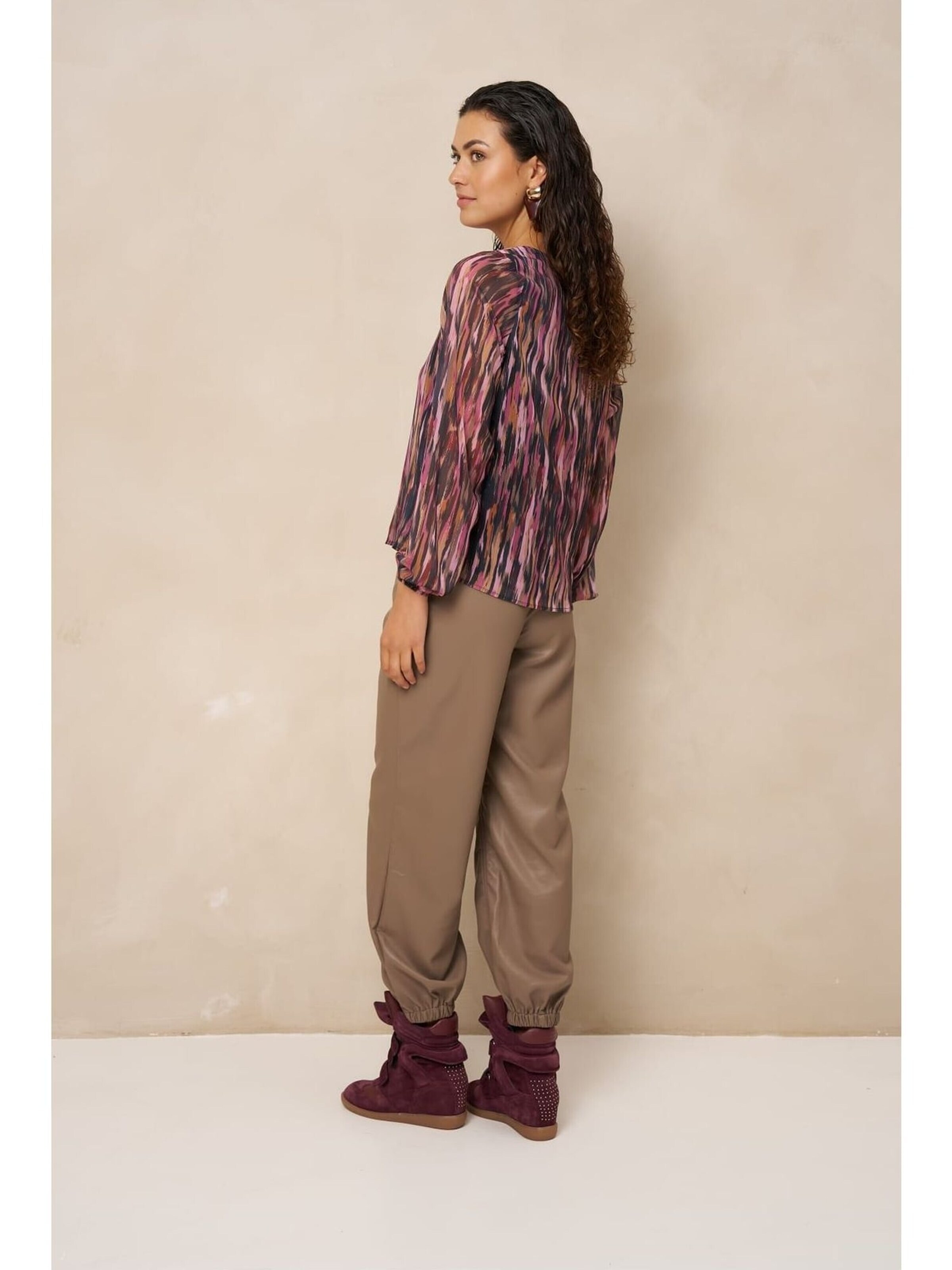 LOFTY MANNER Top 'RJ08 - Top Jannie - Abstract P' in Lila