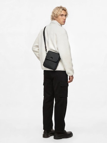KARL LAGERFELD JEANS Olkalaukku värissä musta
