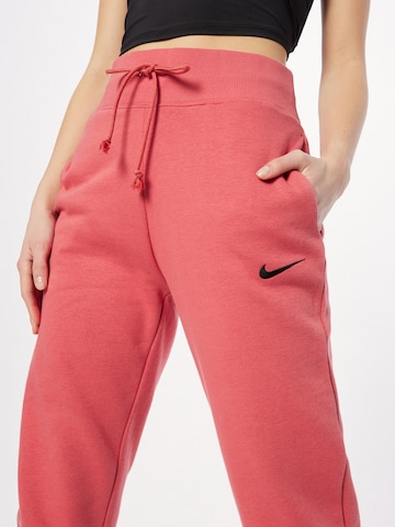 Tapered Pantaloni di Nike Sportswear in rosa